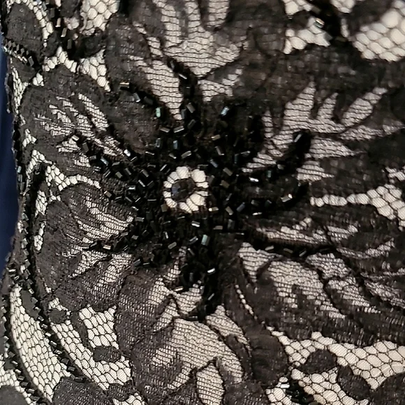 Carmen Marc Valvo Black and White Bodycon Midi Dress NWOT - Picture 5 of 7